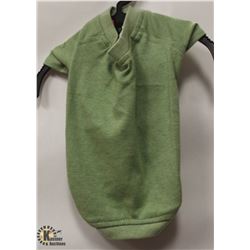 GREEN PET T-SHIRT SIZE SMALL.