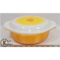 DAISY PATTERN PYREX CASSEROLE DISH WITH LID.