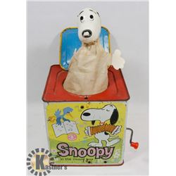 1960S SNOOPY IN THE MUSIC BOX.
