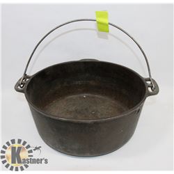 1930S WAGNER WARE 1268 CAST IRON DUTCH OVEN.