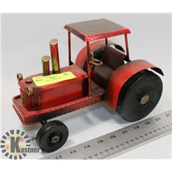 ANTIQUE LOOK TOY TRACTOR