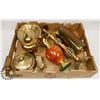 Image 1 : FLAT OF BRASS COLLECTIBLES