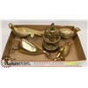 Image 1 : FLAT OF BRASS COLLECTIBLES