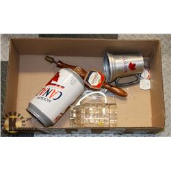 BOX OF MOLSON CANADIAN BAR ACCESSORIES