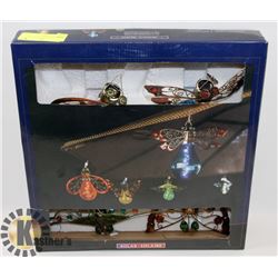 BOX WITH 4 MOONRAY SOLAR POWERED LIGHTS