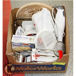 KITCHEN/BAKING LOT INCL 2 HAND MIXERS/BLENDERS,