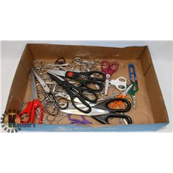 FLAT OF MISC SCISSORS.