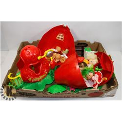 FLAT OF STRAWBERRY SHORTCAKE TOYS