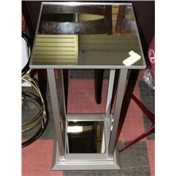 MIRROR PEDESTAL