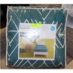 NEW XL TWIN GREEN & WHITE COMFORTER.