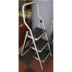 FOLDING 3 STEP LADDER