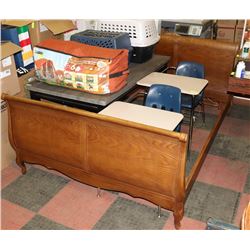 WOOD QUEEN HEADBOARD, FOOTBOARD, RAILS.