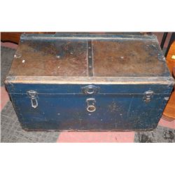 VINTAGE TRUNK 35 X 18 X 19