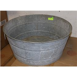 VINTAGE WASH TUB.