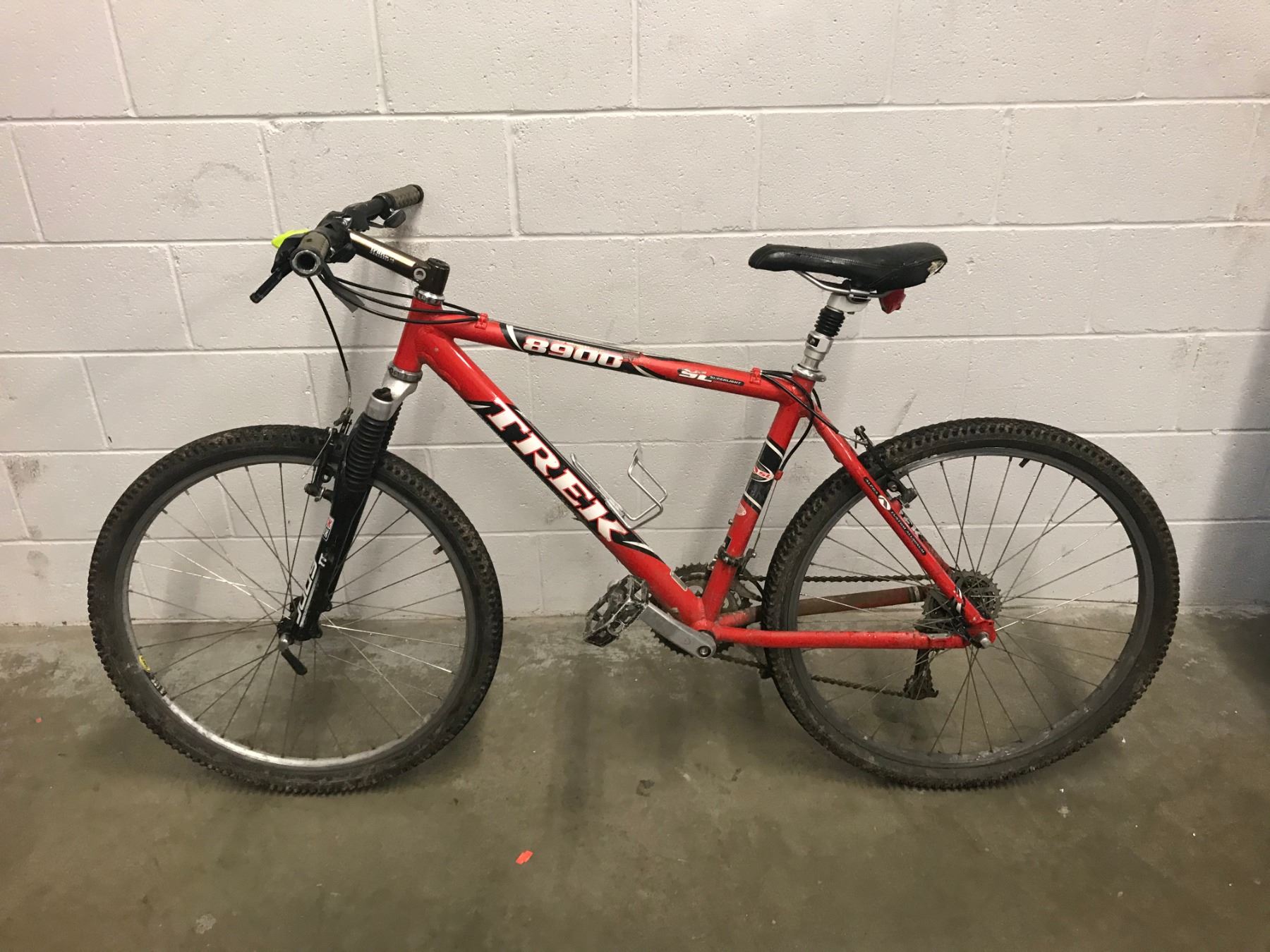 RED TREK SL 8900 MOUNTAIN BIKE Able Auctions RED TREK SL 8900 MOUNTAIN BIKE Able Auctions