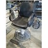 Image 2 : LEATHER & CHROME HYDRAULIC BARBER'S CHAIR