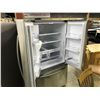 Image 2 : SAMSUNG STAINLESS STEEL DOUBLE DOOR FRIDGE/FREEZER COMBO WITH ICE/WATER DISPENSER, MODEL