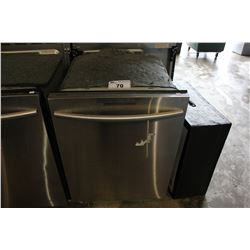 SAMSUNG STAINLESS STEEL BUILT-IN DISHWASHER