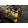 Image 1 : DEWALT EMGLO COMPRESSOR