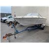 Image 1 : WHITE BOAT ON BLUE TRAILER
