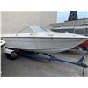 Image 2 : WHITE BOAT ON BLUE TRAILER