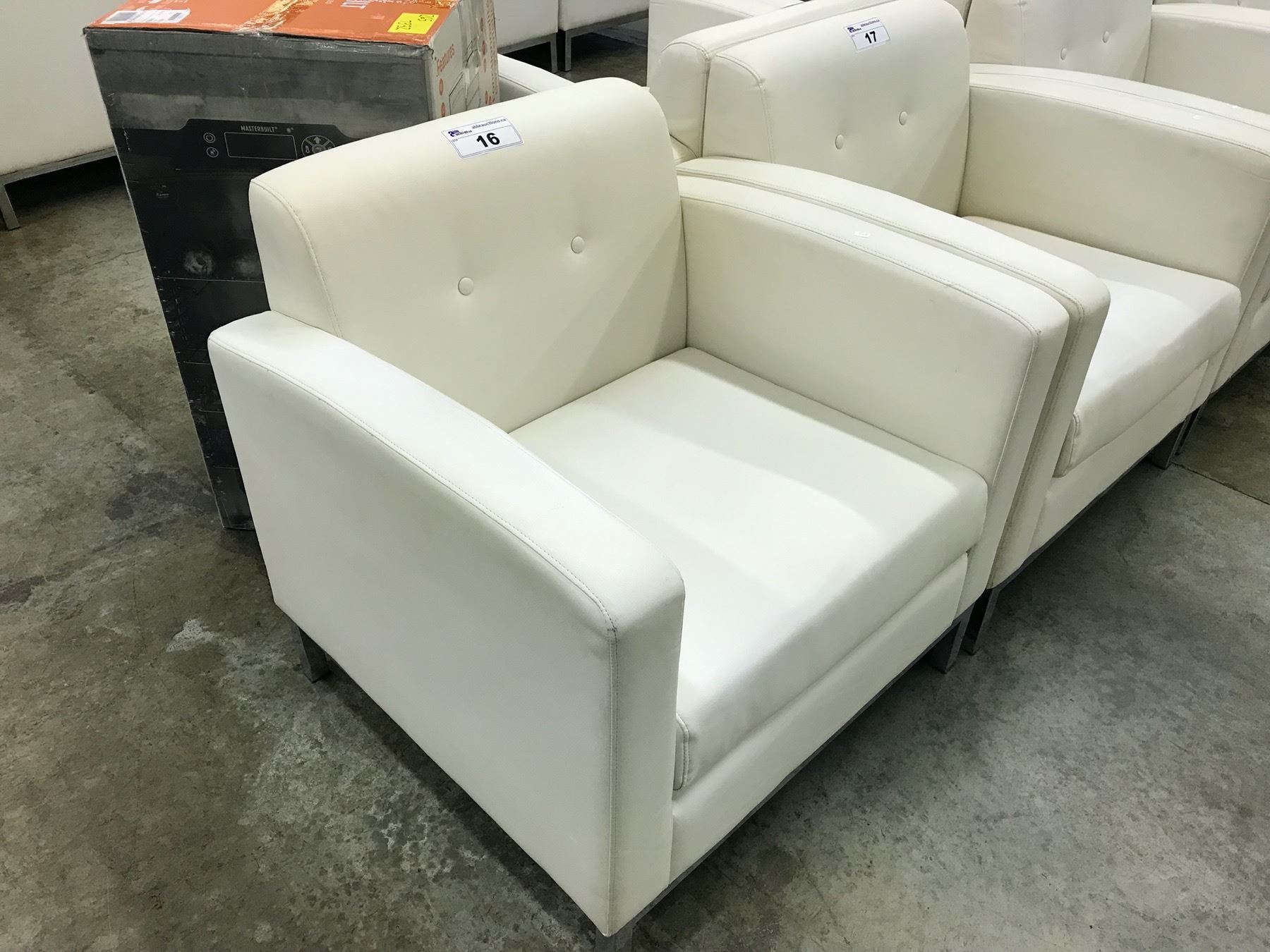 WHITE LOUNGE CHAIR - Able Auctions