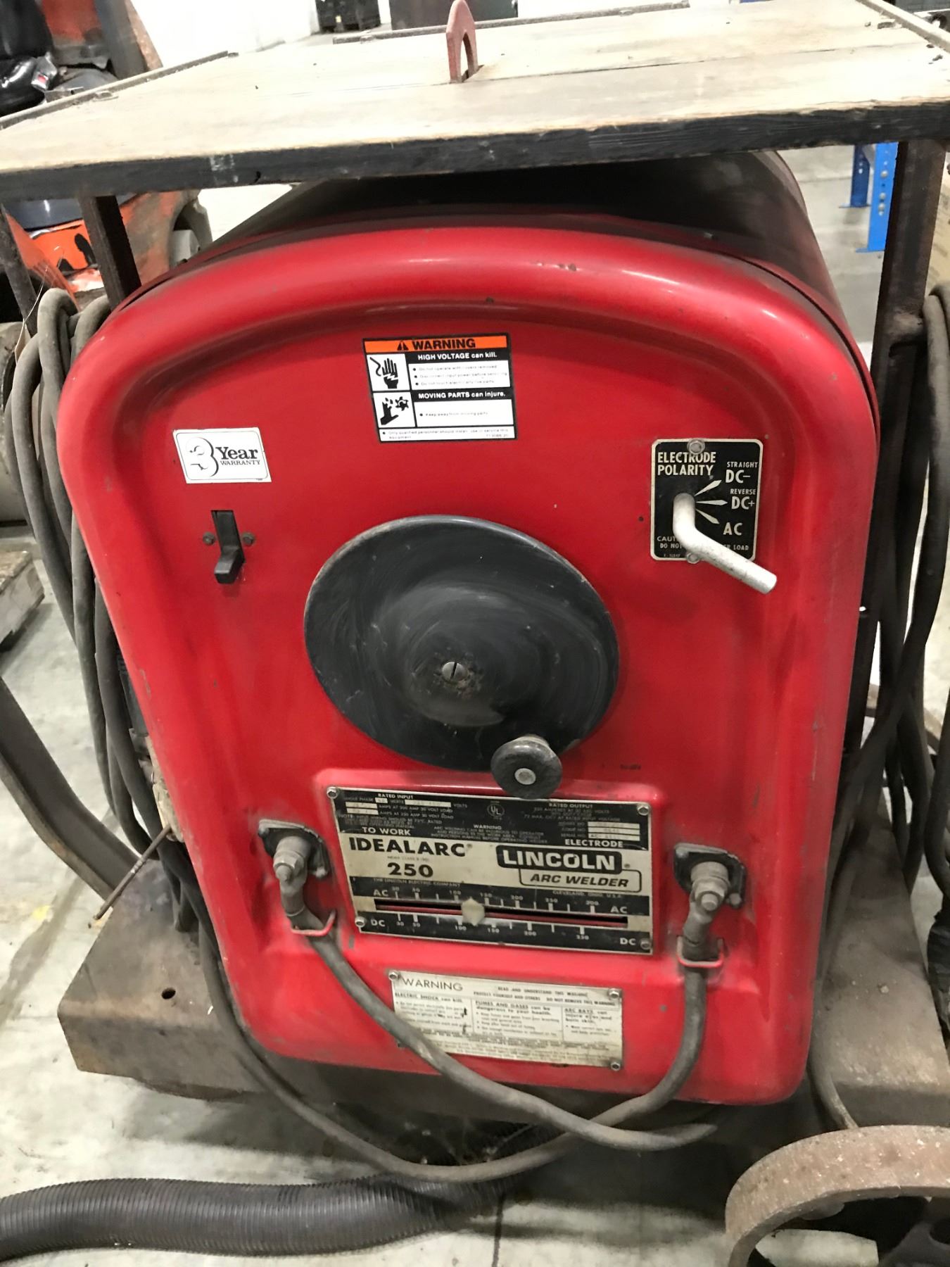 LINCOLN IDEALARC 250 WELDER W/ CART - BTM Industrial