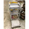 Image 2 : Rubbermaid Cleaning Cart