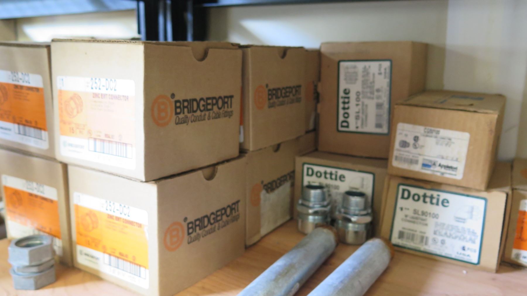 Qty 4 Cases Bridgeport Zinc EMT Connectors, Dottie 1