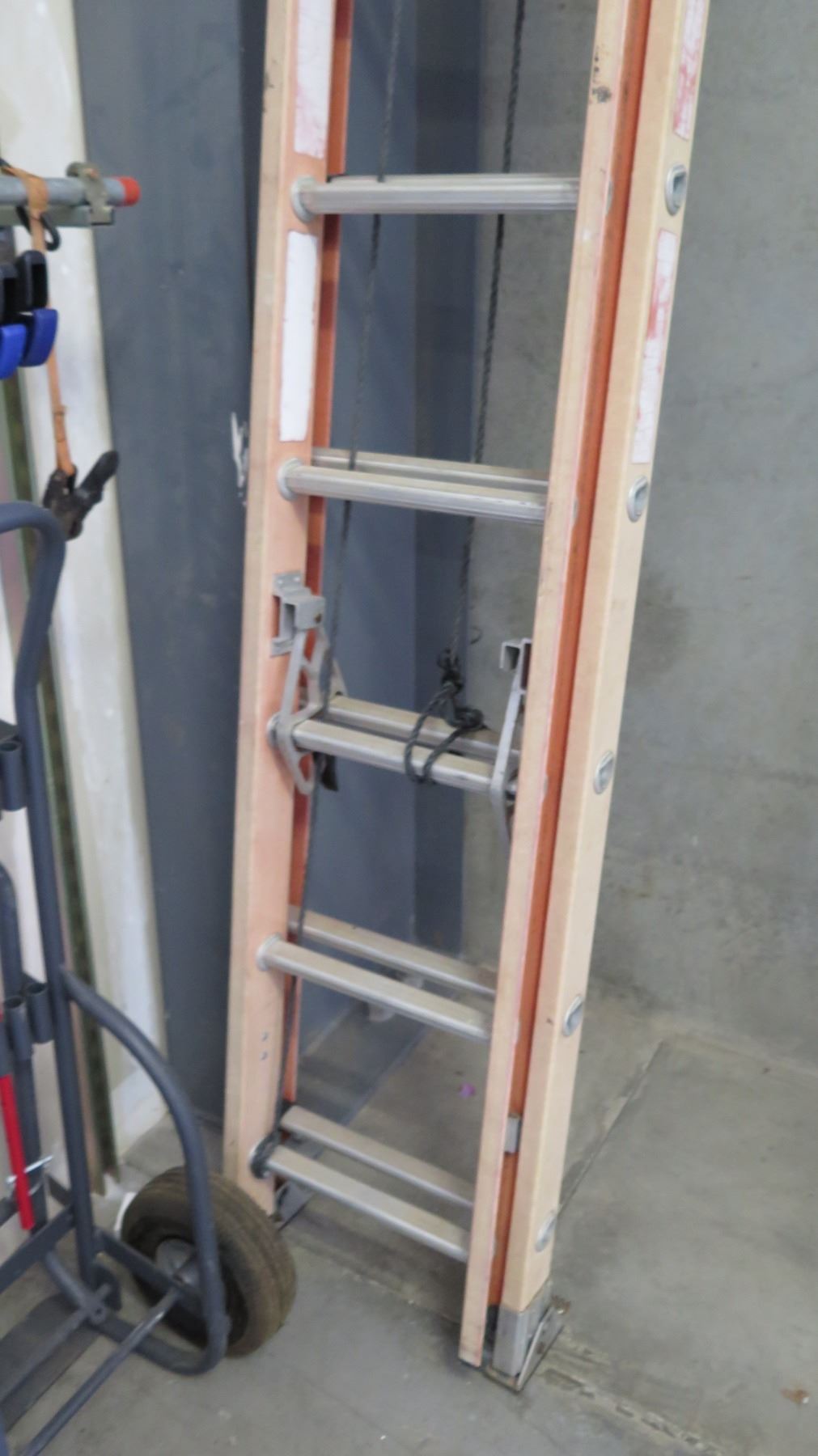 Commercial Locking Extension Ladder