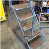 Image 2 : METAL SHOP STAIRS