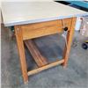 Image 2 : OAK WORK BENCH