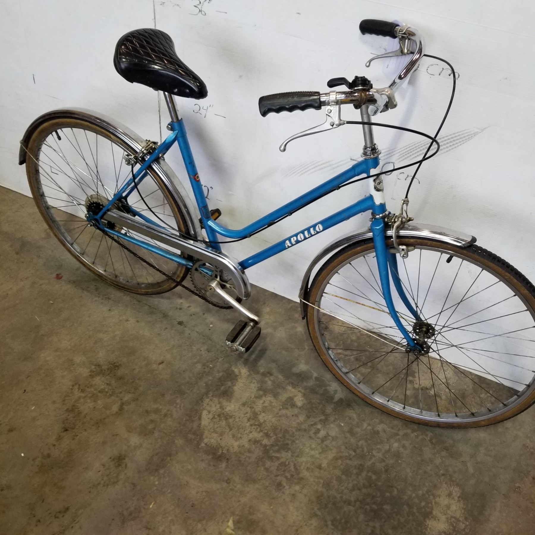 BLUE APOLLO BIKE Big Valley Auction BLUE APOLLO BIKE Big Valley Auction