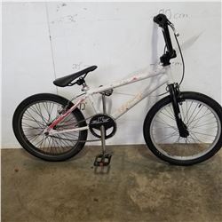 WHITE NO NAME BMX BIKE