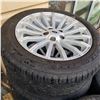 Image 2 : 4 5 BOLT LAND ROVER RIMS W. 255/ 50 R19 TIRES