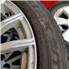 Image 3 : 4 5 BOLT LAND ROVER RIMS W. 255/ 50 R19 TIRES