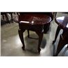 Image 2 : PAIR OF MAHOGANY QUEEN ANNE STYLE END TABLE