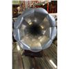 Image 2 : COMMONWEALTH TABLE TOP GRAMOPHONE W/ HORN AND CRANK