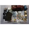 Image 3 : SMALL CLEAR TOTE OF COLLECTIBLES AND WORLD COINS