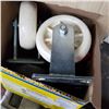 Image 2 : BOX OF CASTORS