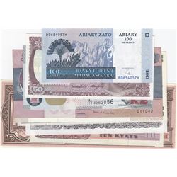 Mi Lot, 10 different banknotes. AUNC/ UNCbr/Belarus, 10000 Rubles,1994; Zambia, 2 Kwacha, 2015; Burm