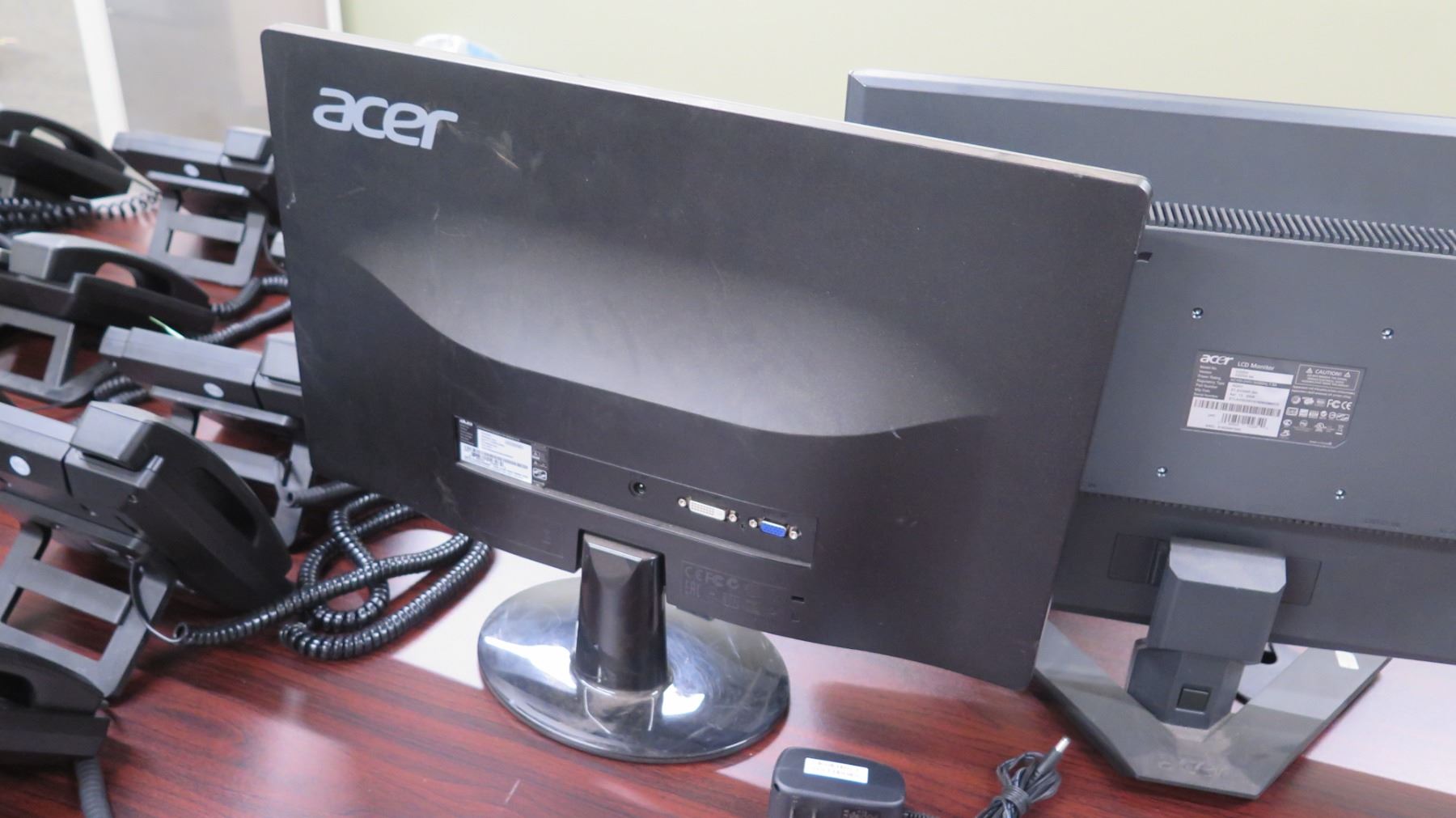 Approx. 17 Crexendo Phone Units & Polycom Conference Unit w/ 3 Computer ...