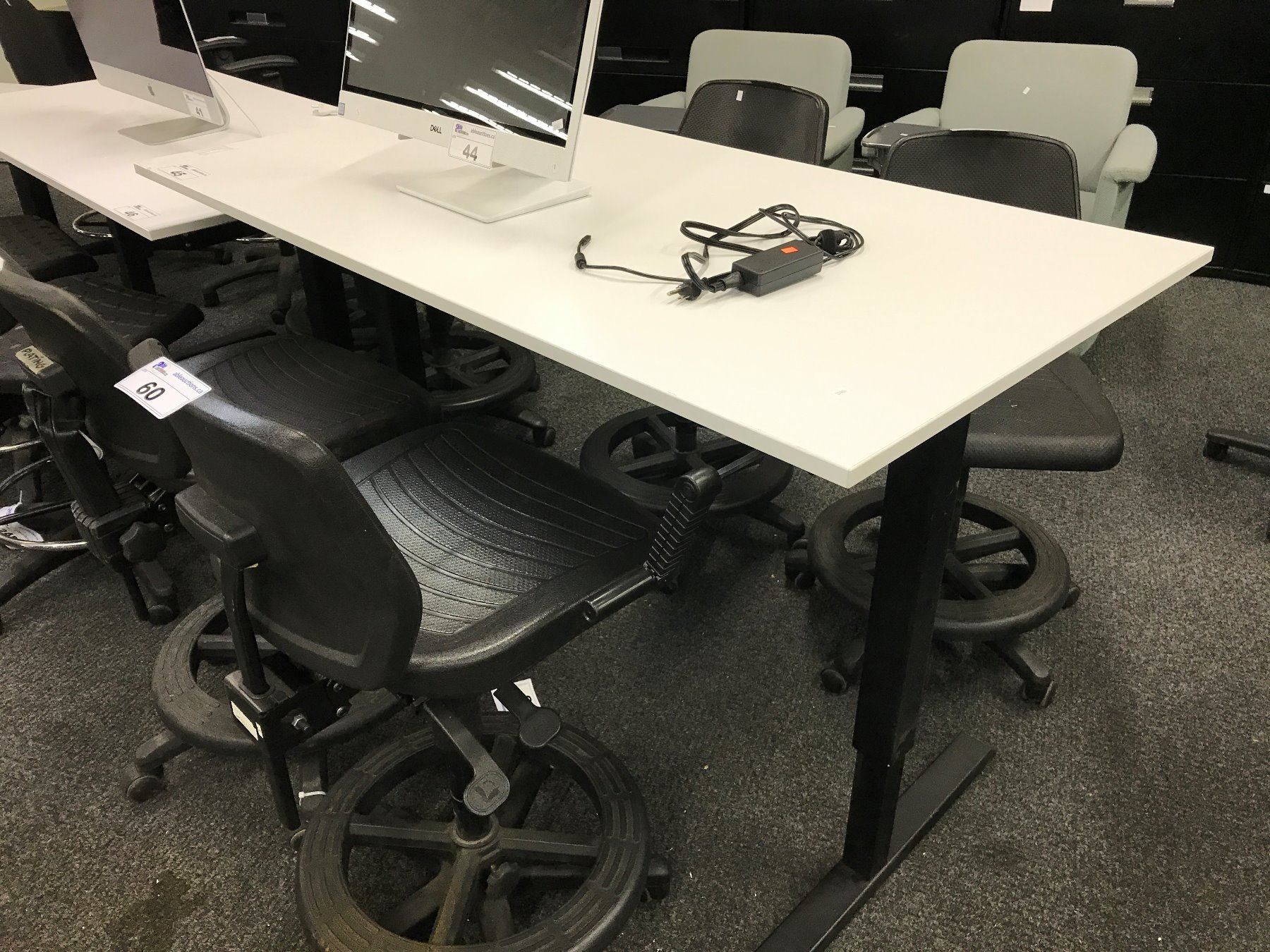 WHITE 5' ADJUSTABLE HEIGHT TECH BENCH