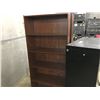 Image 2 : LOT OF MISC. FILE CABINETS AND BOOK CASES