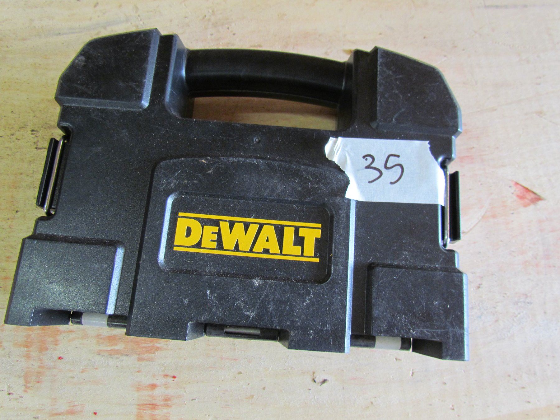 HOLE SAW KIT (DEWALT) Schmalz Auctions