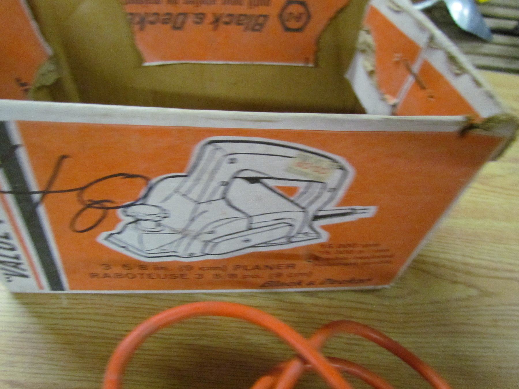 WOOD PLANER ELECTRIC BLACK AND DECKER - Schmalz Auctions WOOD PLANER ELECTRIC BLACK AND DECKER - Schmalz Auctions