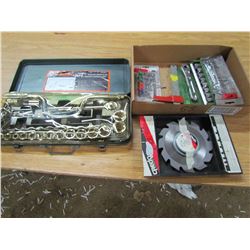 LOT INCLUDING A DADO BLADE, WRENCHES AND SOCKETS