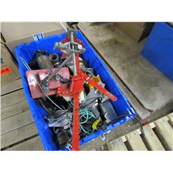 TUB LOT INCLUDING A GLUE GUN, FENCE TIGHTENER AND METAL PIECES