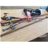 Image 3 : LOT OF FISHING RODS AND GAFF