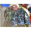 Image 1 : 3 CAMO PIECES (PANTS, JACKET PLUS HAT AND GLOVES)